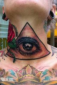 triangolo collo modello di tatuaggio occhio