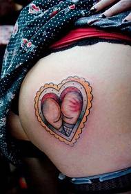 hjerteformet malt lite, kreativt tatoveringsmønster