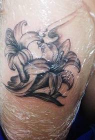 szépség fenék színes pillangó szerelem virág tetoválás képet