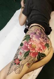 красота ягодицы душистый пион цветок нарисовал тату