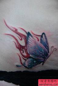 addome bellissimo modello di tatuaggio a fiamma di farfalla