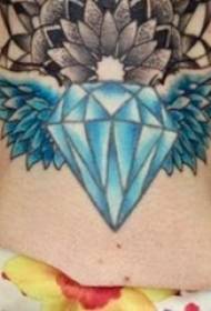 Foto di tatuaggi con diamanti sul retro della ragazza con diamanti dipinti sul collo