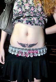 immagine sexy del tatuaggio delle ali di pancia di personalità della ragazza di modo