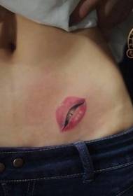 女孩子腹部流行性感的唇印纹身图案