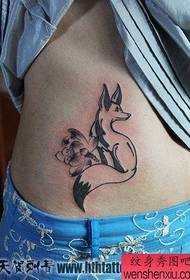 dekle trebuh ljubko Popularni vzorec majhne lisice tatoo