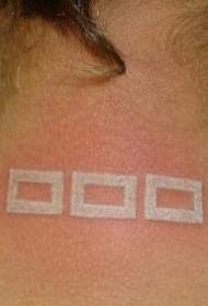 ramena bijeli geometrijski uzorak tetovaža
