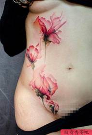 ເດັກນ້ອຍໃນທ້ອງຖຶກຮູບແບບ tattoo floral ທີ່ນິຍົມ