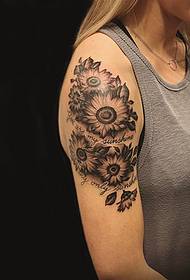 iso käsivarsi Euroopan ja Amerikan auringonkukan kirje tatuointi malli
