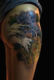 modello di tatuaggio peonia dell'anca imbattuto