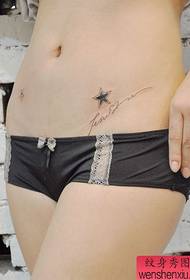 लड़की के पेट में सुंदर फैशन पांच-सितारा स्टार टैटू पैटर्न