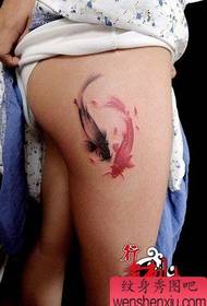 女臀部美麗水墨畫魷魚紋身圖案