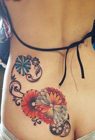 Imatge de tatuatge de flor de maluc de color de maluc