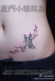 modello di tatuaggio dell'addome della ragazza bella bella totem farfalla vite