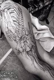 model de tatuaj de șold șold 31229 - model de tatuaj șarpe flori șold