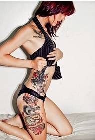 tatuaggio di bellezza sexy serpente aquila rosa