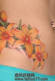 modello di tatuaggio di bellezza pancia color giglio