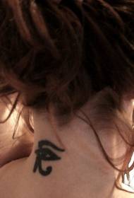 svart ögon totem tatuering mönster på halsen