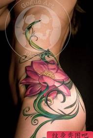 modello del tatuaggio dell'anca: modello del tatuaggio del loto di colore delle natiche di bellezza