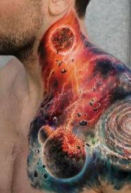 patrón de tatuaje de cielo estrellado de color de hombro masculino