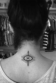 tatuaxe cruzada de ollos de pescozo tatuaxe