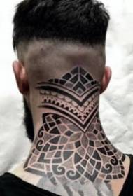 nek nek doorn bloem tattoo patroon op de rug nek stengel