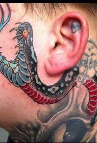 patrón de tatuaje de serpiente de cuello y cara de hombre