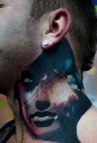portrait de femme de couleur de cou stylisé avec tatouage spatial