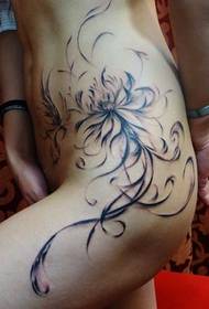 iphethini le-tattoo tattoo: iphethini le-hip lotus umdwebo we-tattoo