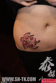 muller abdome patrón de tatuaxe de loto en plena floración