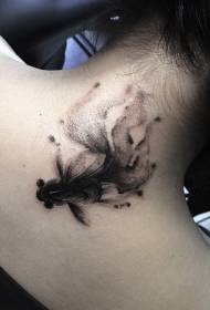 modello del tatuaggio del pesce rosso dell'elfo di nuoto dell'inchiostro del collo