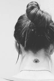 задняя шея татуировка девушка шея черная картина лотоса татуировка