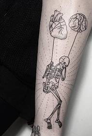 malaking braso ng bungo ng utak ng tao ang utak ng tao sa pattern ng tattoo ng Europa at Amerikano