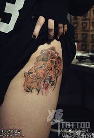 patró de tatuatge de lleó de maluc