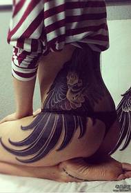 紋身展示圖片推薦女性臀部鷹紋身圖案