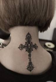 tatuaggi di u collu di personalità cruci