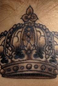 脖子上精美的皇冠紋身圖案