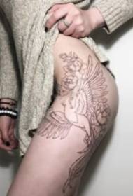 naisten reisipuoli seksikäs tatuointi kuva 30819- erittäin seksikäs nainen lonkat tatuointikuvilla