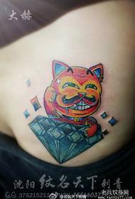 anca Un modello di tatuaggio di gatto e diamante fortunato