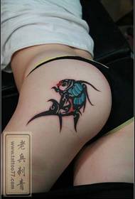 szépség fenék egy totem hal tetoválás mintát