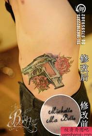 motif de tatouage pistolet cool populaire ventre ventre