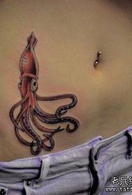 skönhet mage ett litet bläckfisk tatuering mönster