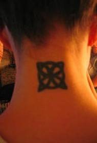 patrón de tatuaje de flor tribal negro vid