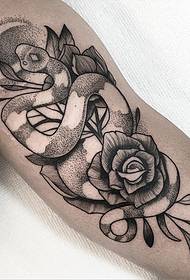 big arm European and American point Hydralisk rose tattoo pattern