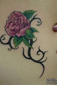 Schéinheet Bauch Faarf rose Tattoo Muster