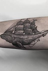 balenă mare combinată cu model de tatuaj cu pânze