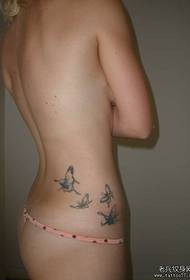 dievča boky krásny trend farby motýľ tetovanie vzor