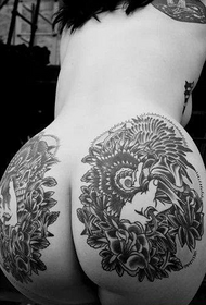tatuaje de flor de cadera de belleza sexy