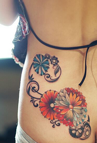 人格ファッション女性の腰美しい色の花のタトゥーパターン