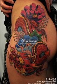 un bellissimo modello di tatuaggio drago prepotente natiche