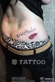 natiche di bellezza bellissimo modello di tatuaggio stampa labbra